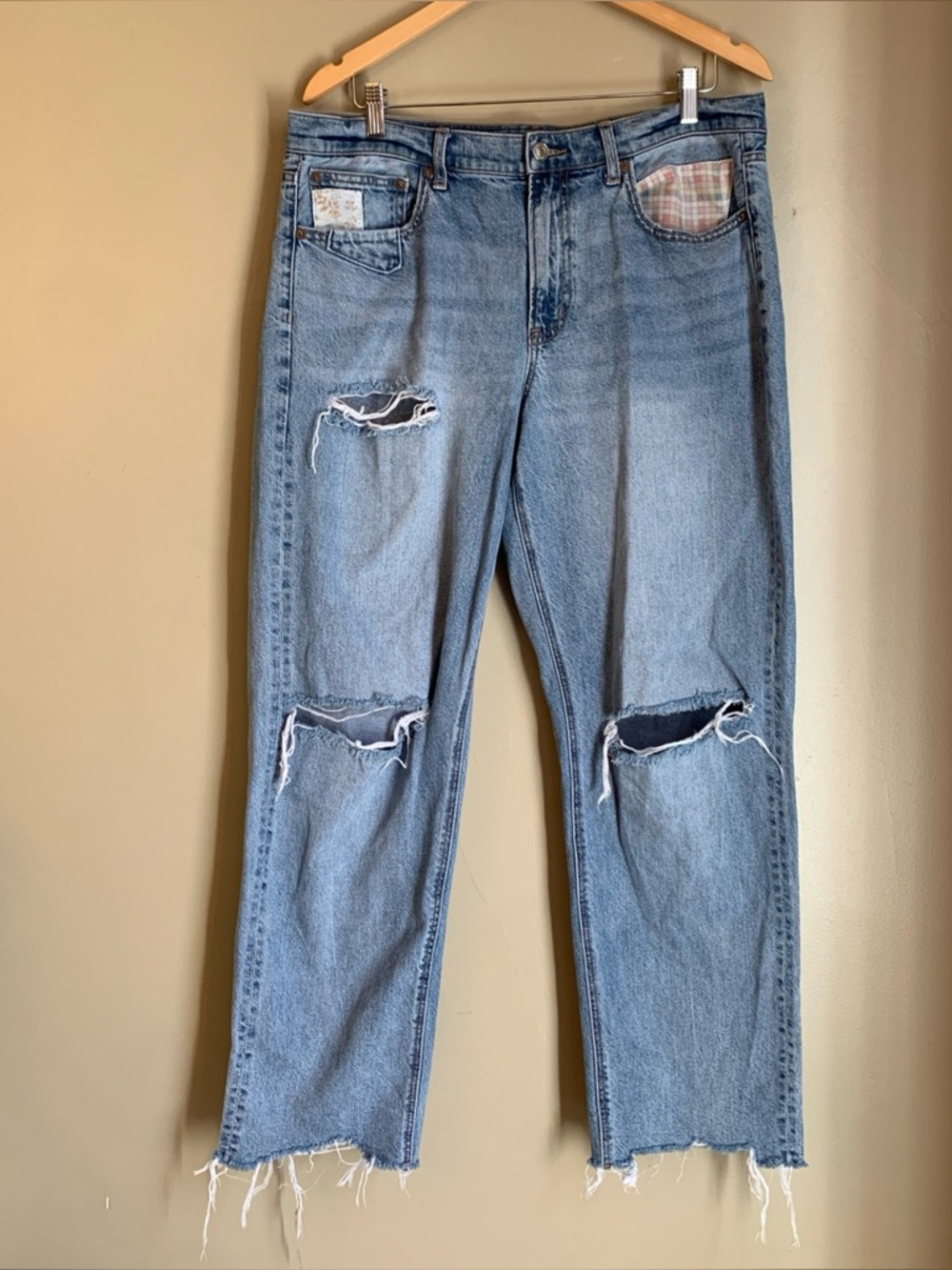 American Eagle Women's 90'S Straight jeans Size 14 Distressed PatchWork Raw Hem